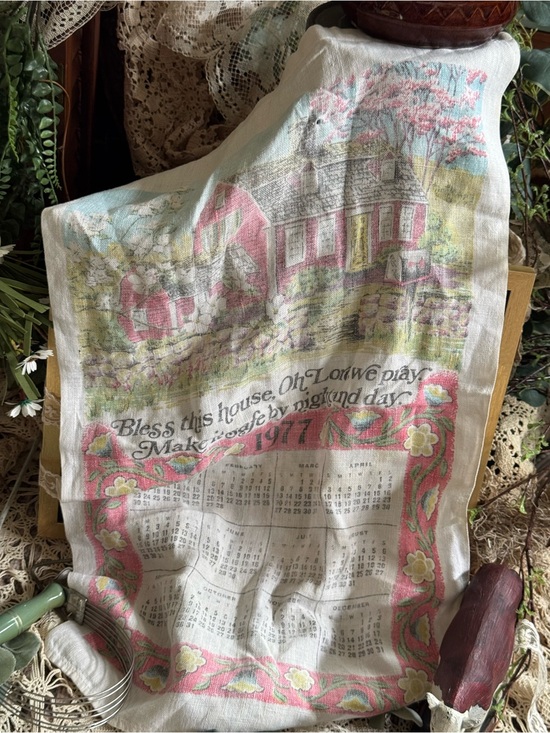Vintage Other - Vintage Pink and Green Floral Calendar Tea Towel